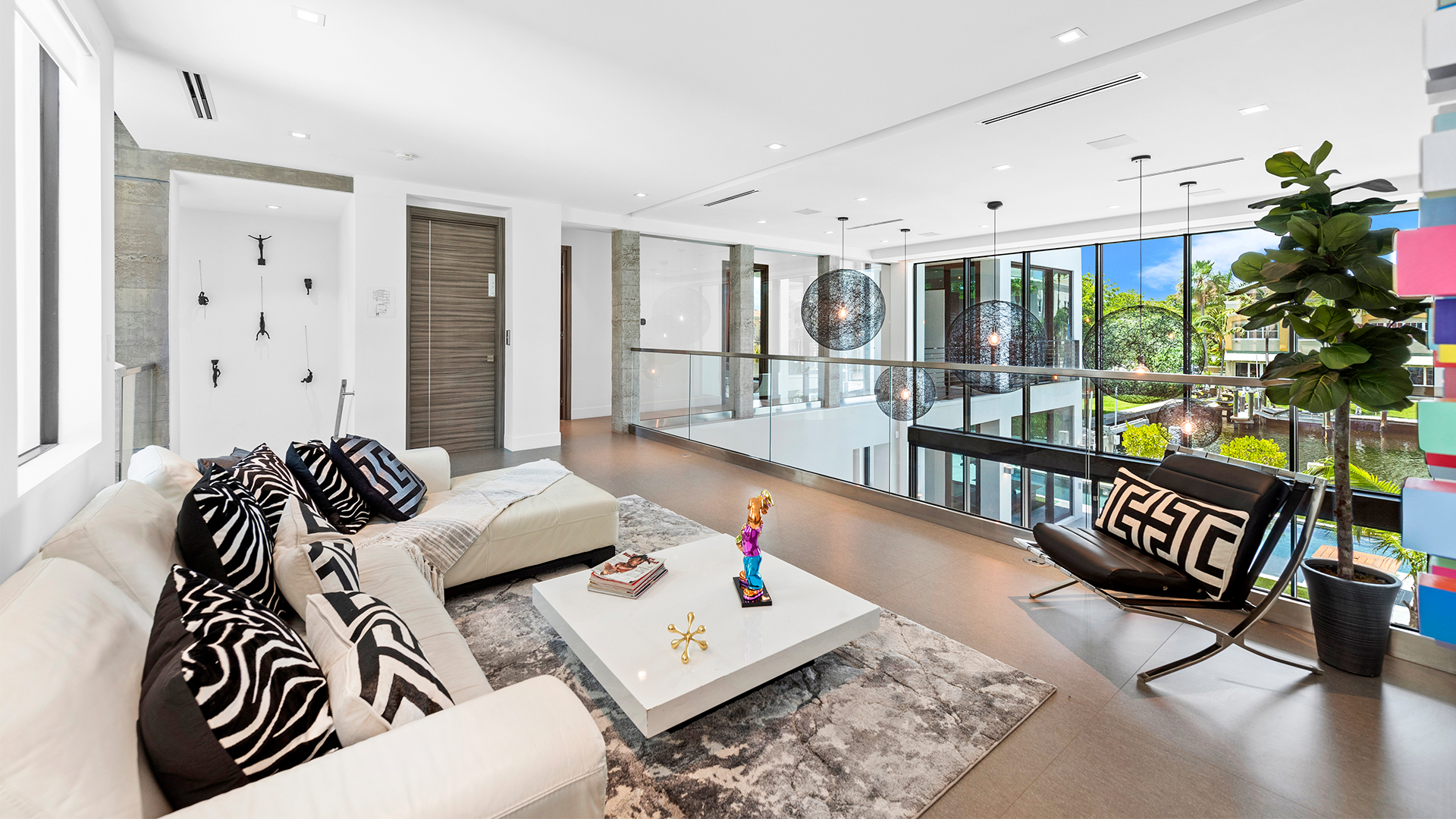 Gallery5-Cora-Mansion