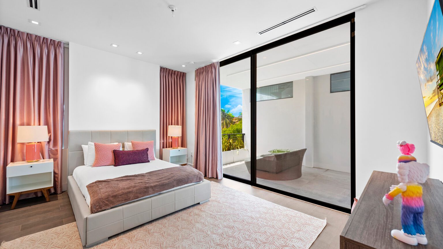 Room2-Cora-Mansion
